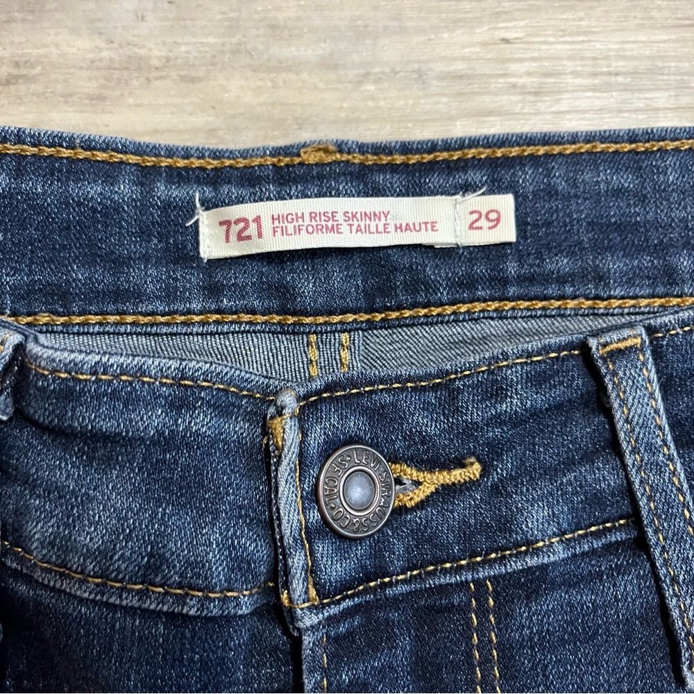 Levi’s High Rise Skinny - Picture 5 of 7